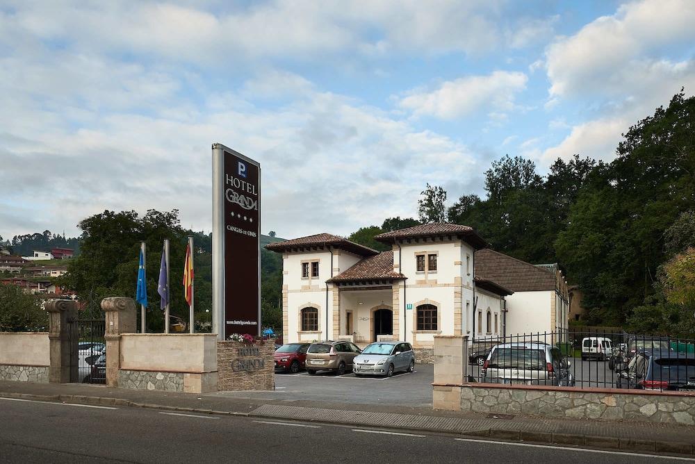 Hotel Granda Cangas de Onis Exterior photo